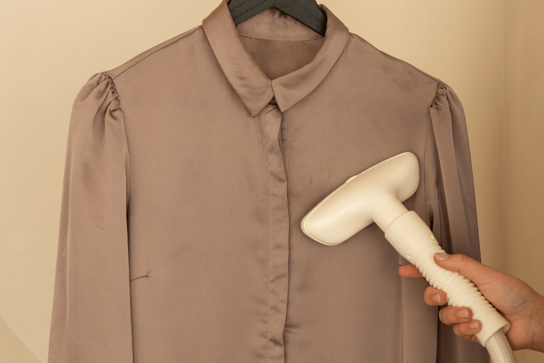 Een kledingstomer gebruiken op delicate stoffen zoals Satijn, Zijde en Cashmere? - STEAMRS