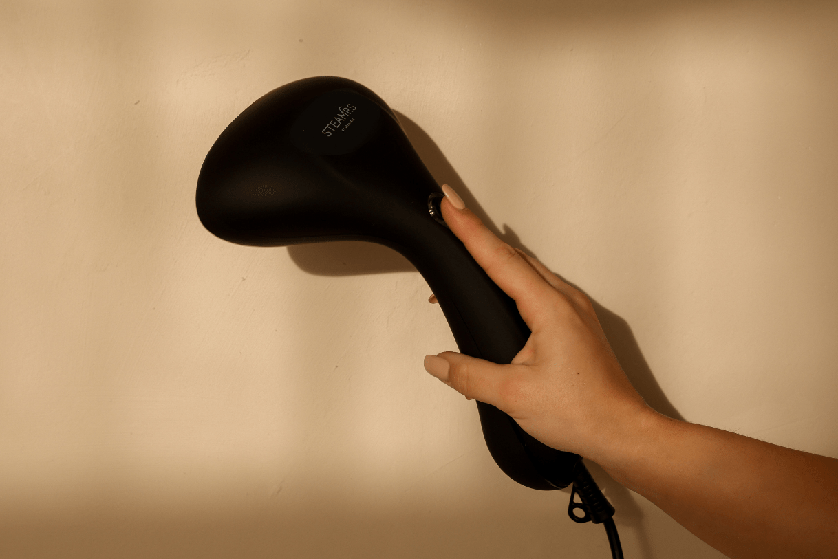 Hoe kun je het beste je kledingstomer ontkalken? - STEAMRS