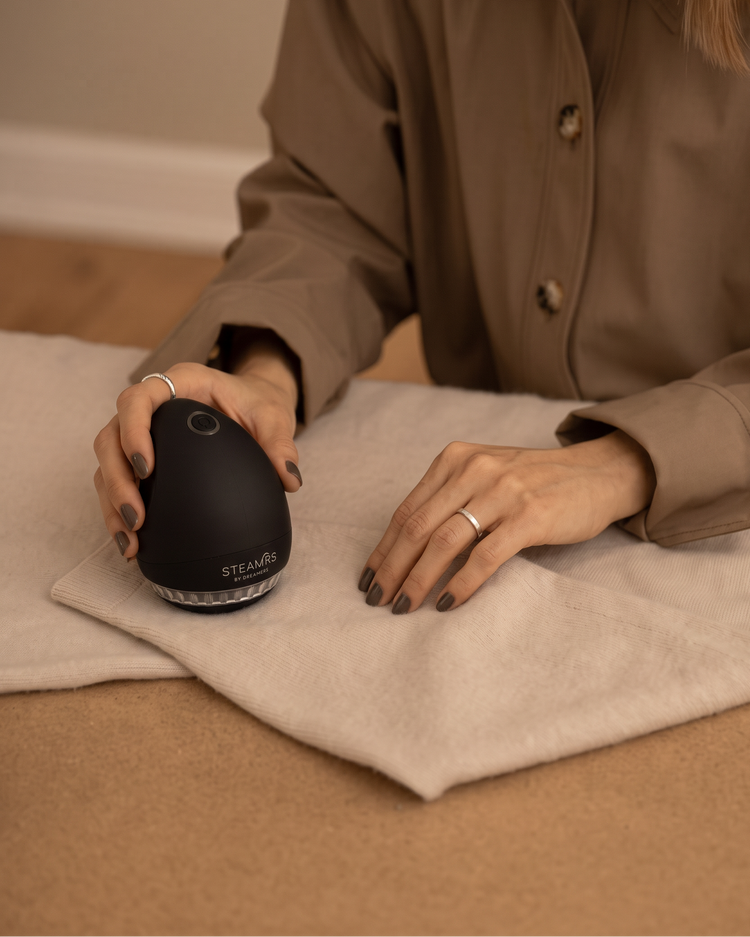 Electric Fabric Shaver — Black