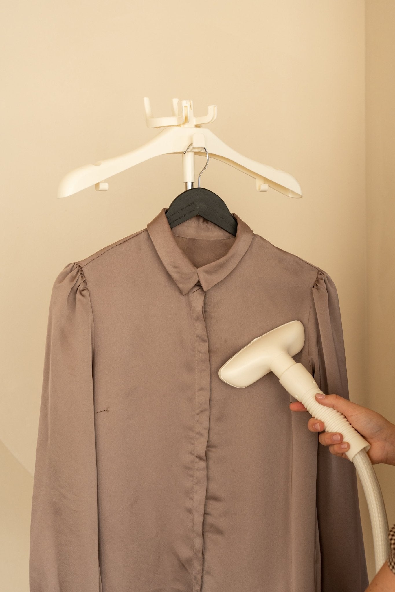 Discover the benefits of the STEAMRS professional garment steamer - STEAMRS