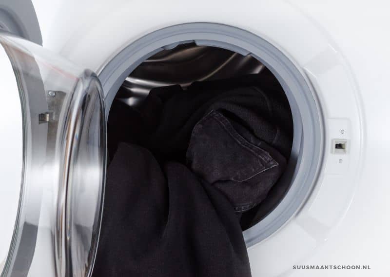 White streaks in your black pants when washed? Here's how to prevent it! - STEAMRS