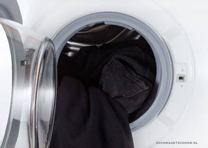 White streaks in your black pants when washed? Here's how to prevent it!